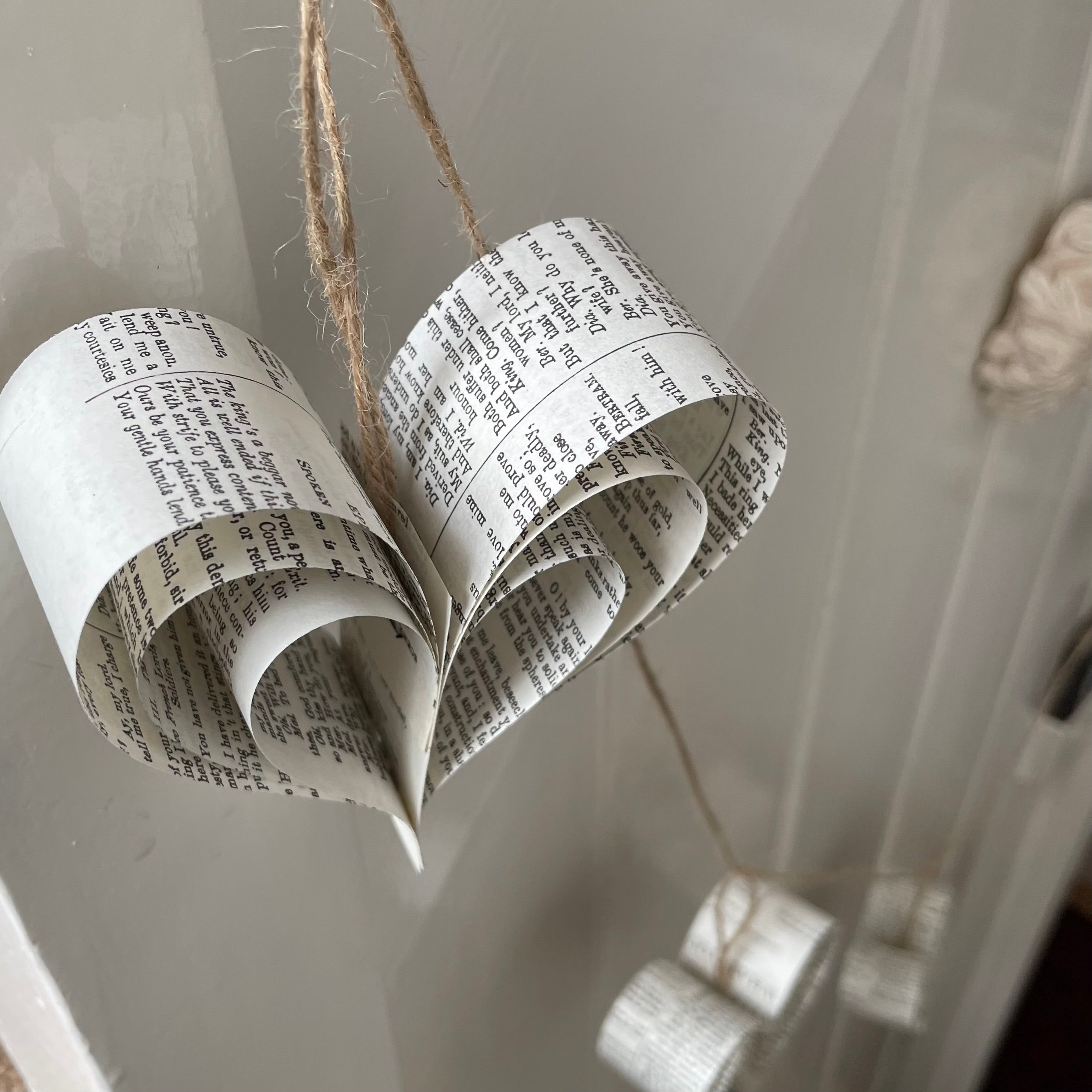 Shakespeare Book Garland, Cream Beige Wedding Decor