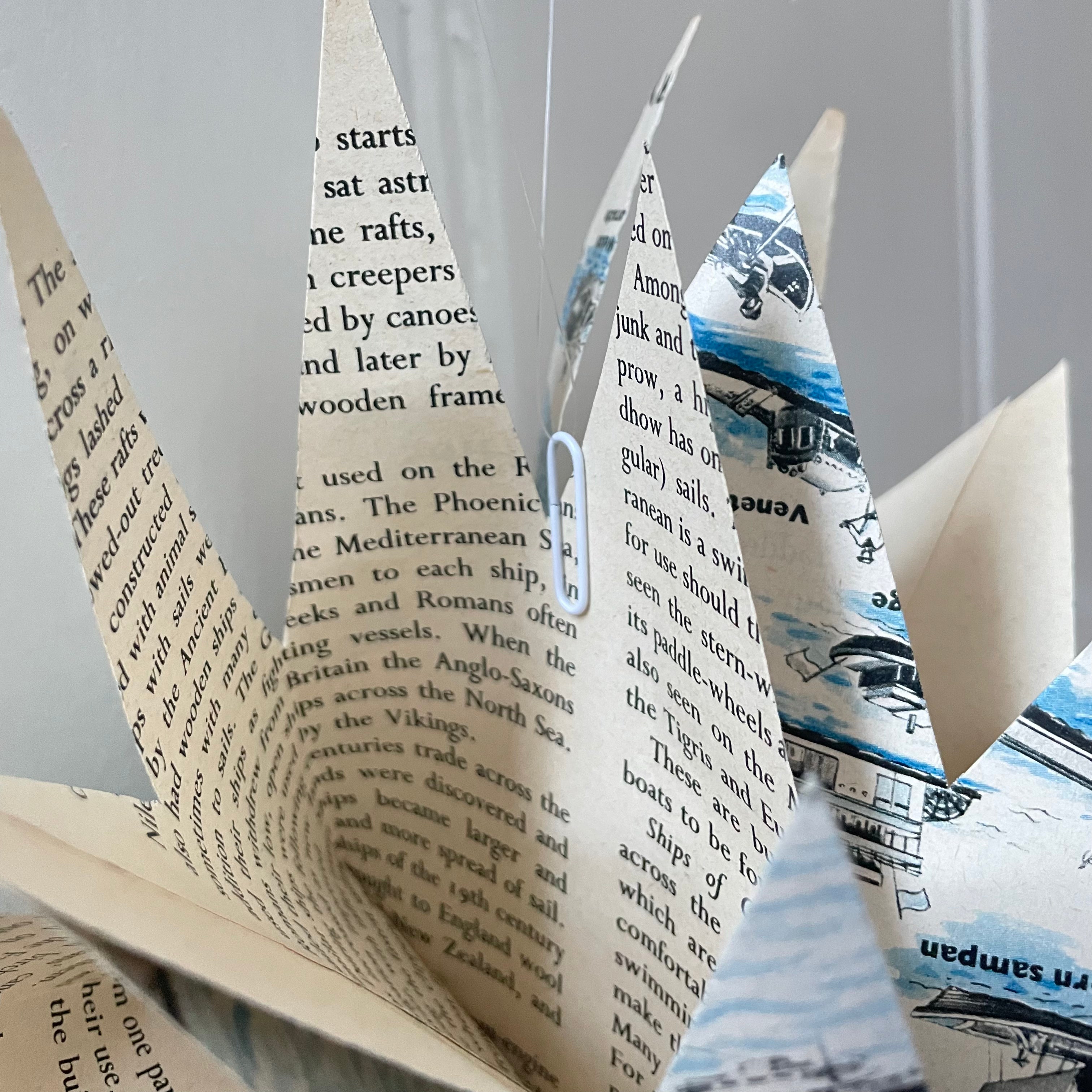 Decorative paper star closure